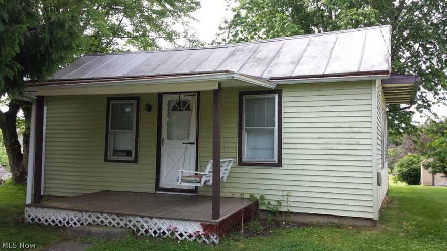2 BR 1 BA located on the south side of Shreve near Miller Park.  This home features a large kitchen and dining room.  This property is in need of repair and is being sold AS-IS.