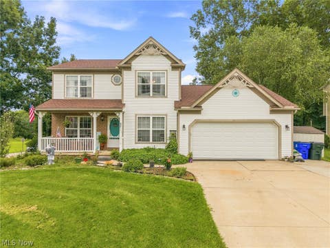 Homes For Sale - 803 Collins Pond Drive<br/> Ravenna, OH 44266