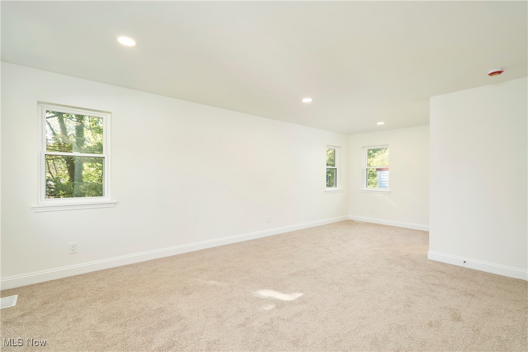 Burton, Ohio 44021, United States, 4 Bedrooms Bedrooms, ,3 BathroomsBathrooms,Residential,Active,228342