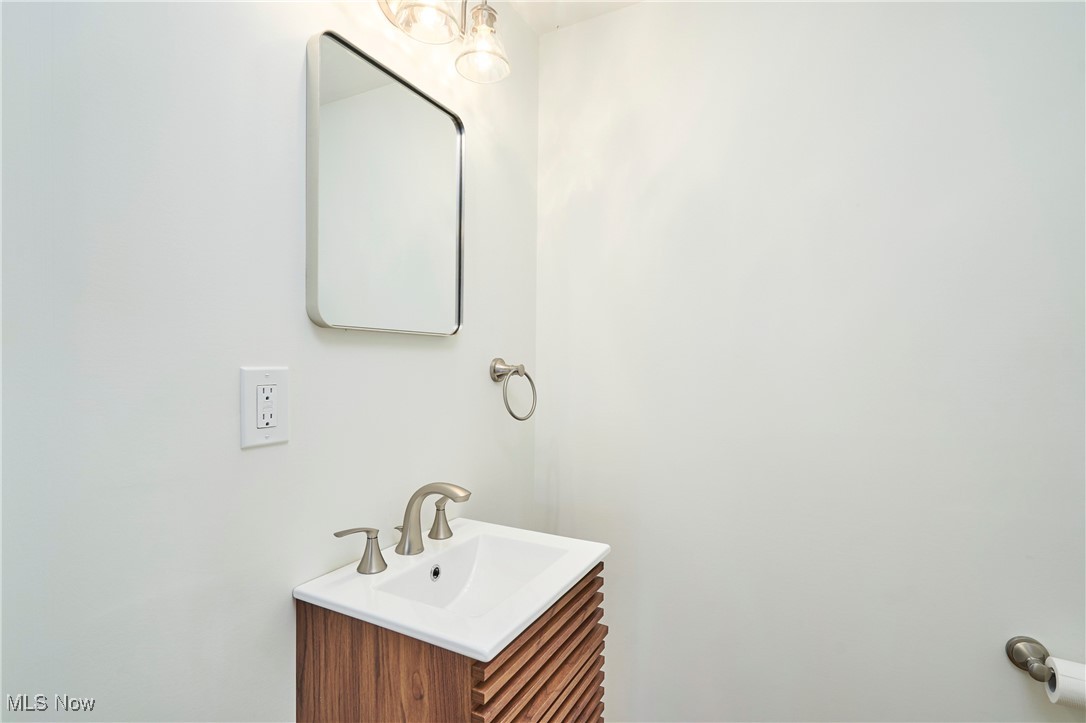 Burton, Ohio 44021, United States, 4 Bedrooms Bedrooms, ,3 BathroomsBathrooms,Residential,Active,228342