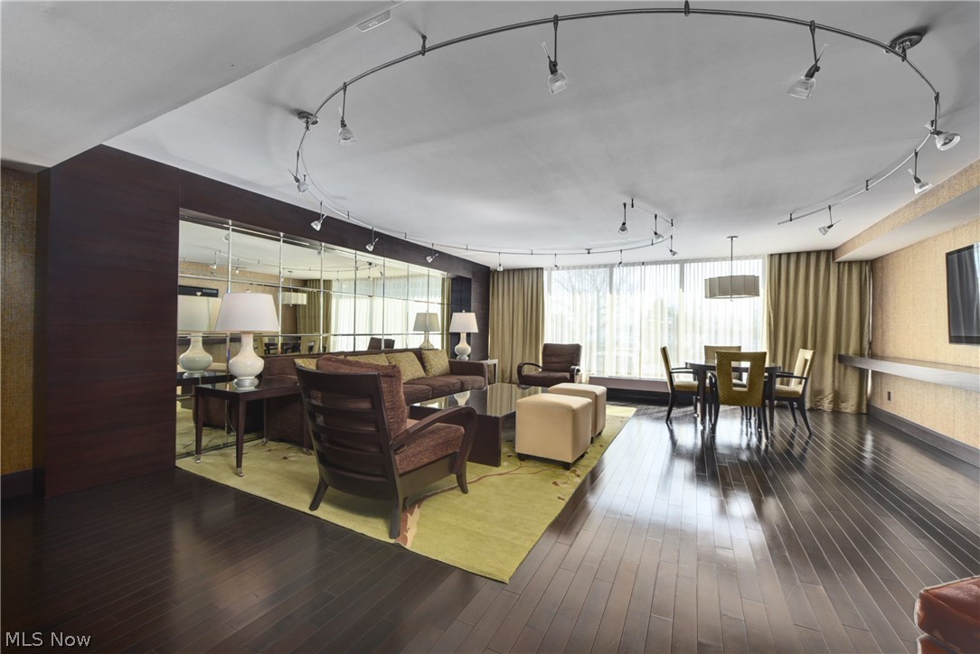 The Carlyle - Residential