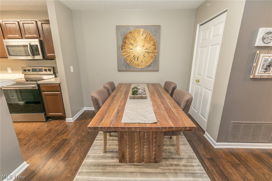 Lenox Crk Condo - Residential