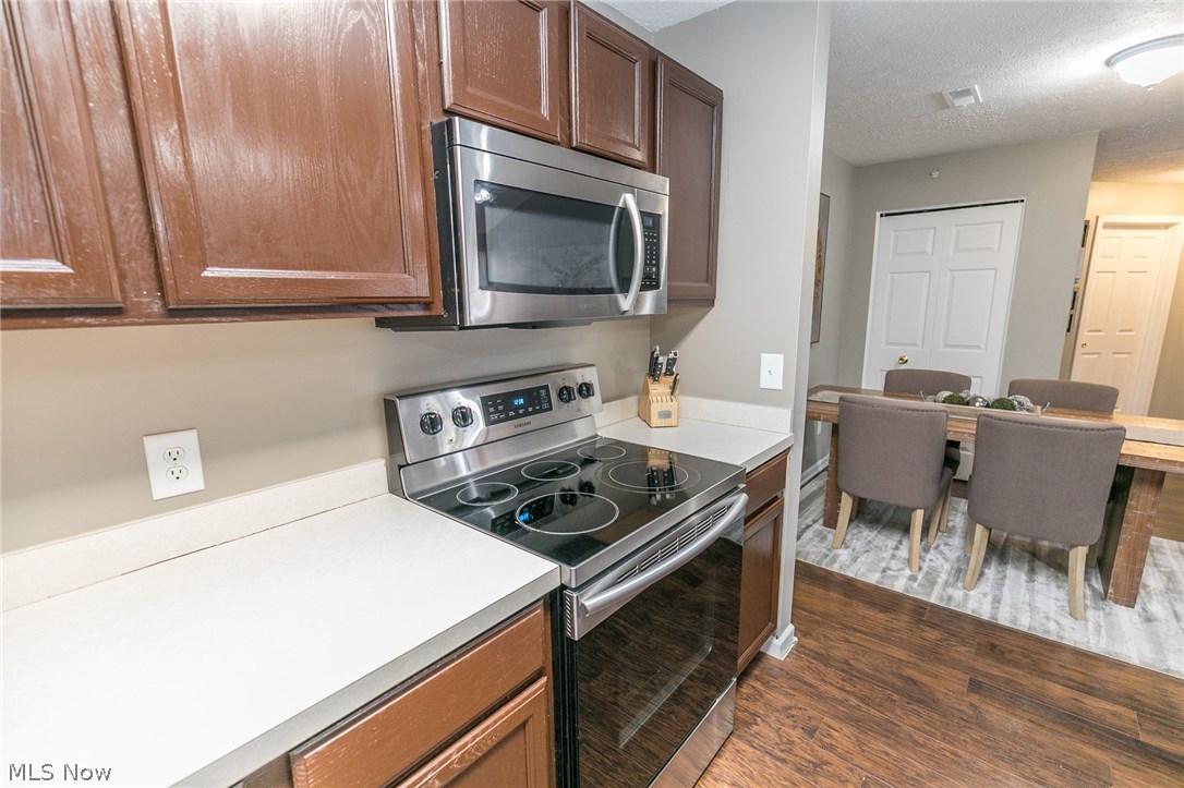 Lenox Crk Condo - Residential