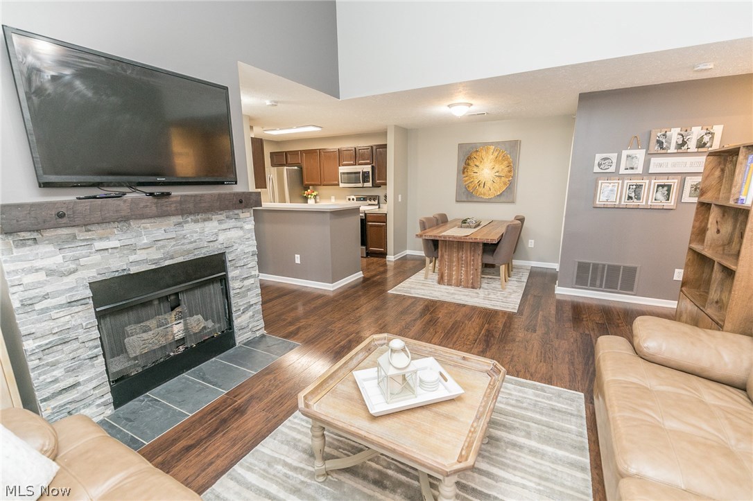 Lenox Crk Condo - Residential