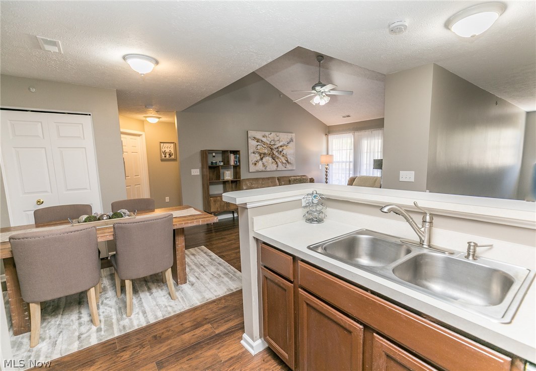 Lenox Crk Condo - Residential