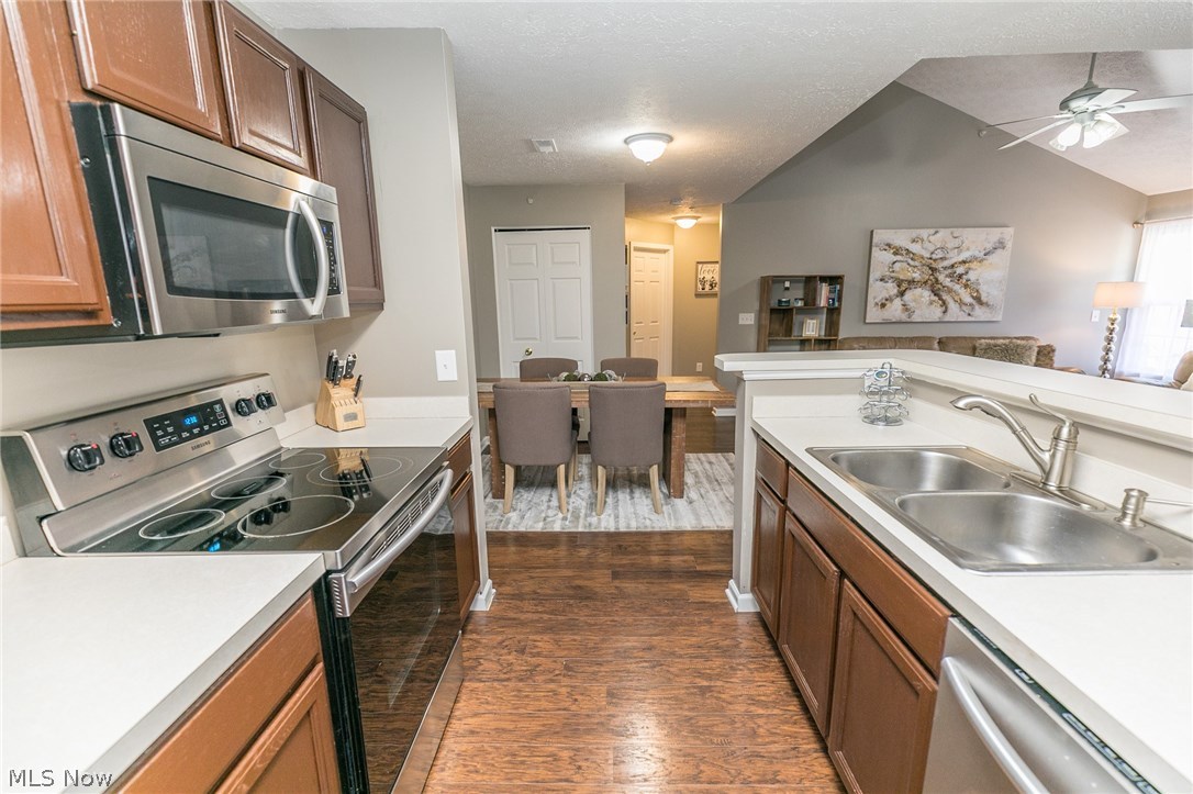 Lenox Crk Condo - Residential