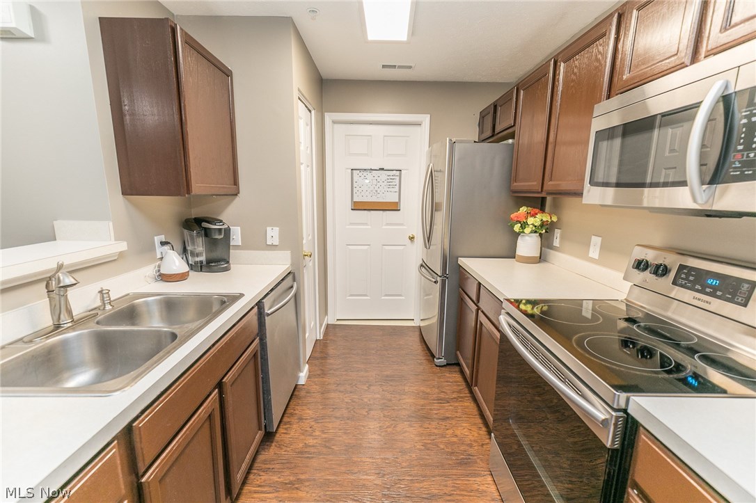 Lenox Crk Condo - Residential