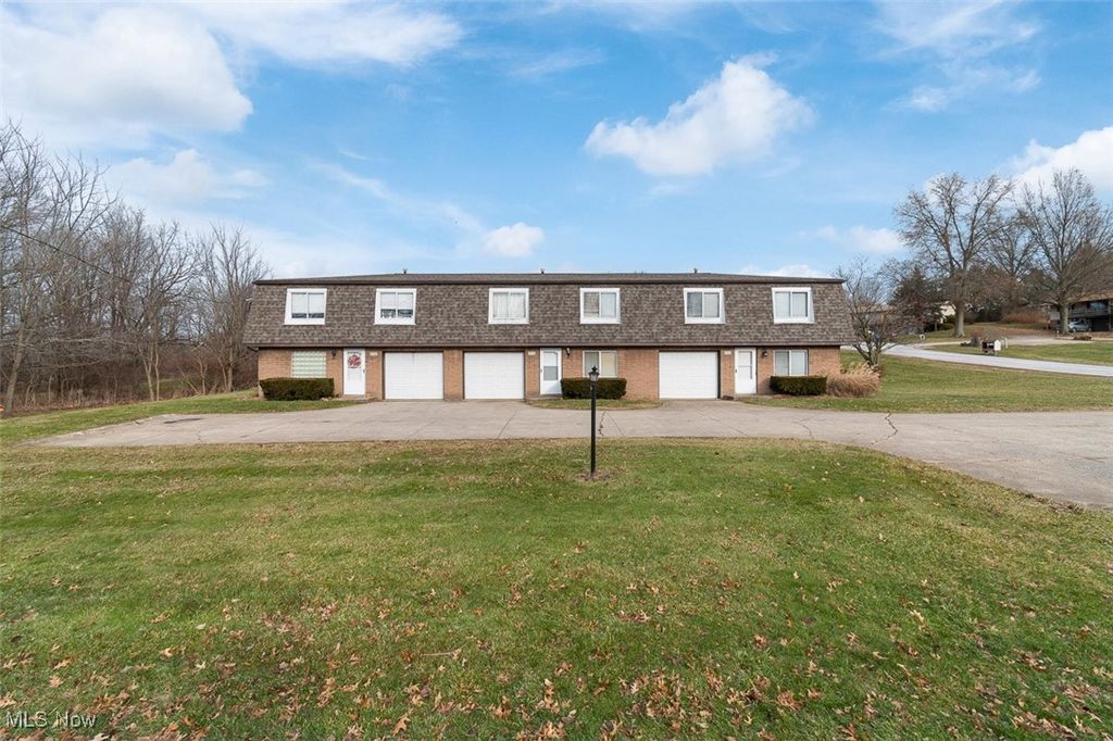 Photo of 4542 Camelot Circle, Green, OH 44685 (MLS # 5178929)