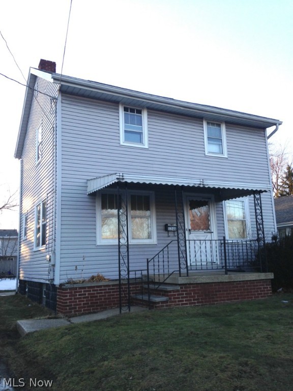 Super cute 3 bedroom home available for rent! This house has great hardwoods, decorative fireplaces, a partially finished basement and a nice sized back yard. Cute front porch. Conveniently located right off the freeway. No section 8. Credit, criminal and eviction history screening.