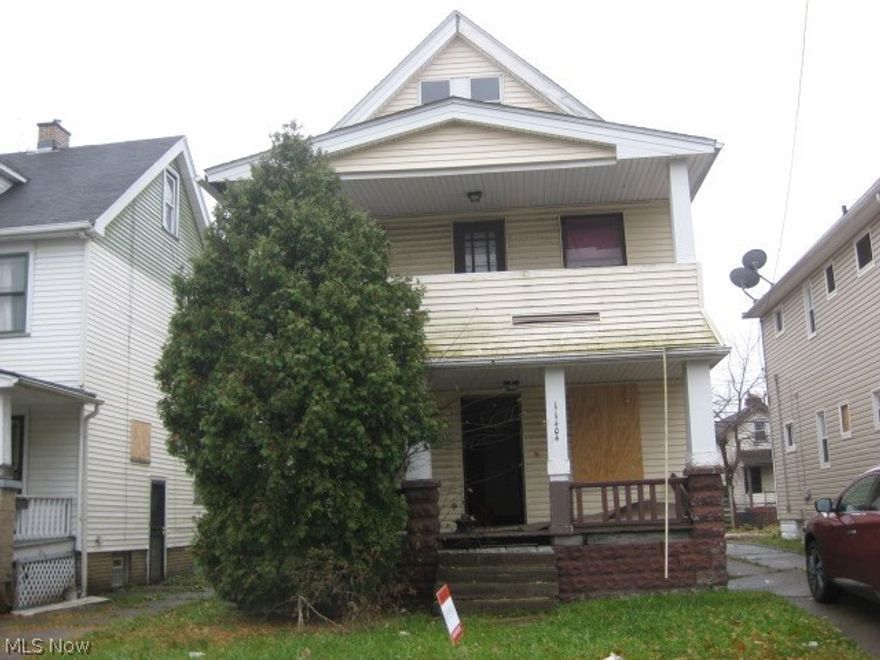 Lots of potential to be a great rental property.
Buyer shall select the title/closing agent, unless seller specifically requests a particular title/closing agent. Buyer at their sole expense shall pay the owner’s title insurance policy and shall pay the title examination fee and premium for such policy. Buyer shall pay all closing fees & costs including settlement, deed and/or closing fees & costs to the closing/title agent regardless of local custom. Please note this information in the MLS so all buyers take this into consideration when making an offer.
This is an AS IS sale.  Seller will NOT be responsible for any unpaid real estate taxes and/or assessments, levies, homeowner/condo association fees, costs and/or charges, utilities, code violations and any other charges. The buyer is responsible for verifying any possible liens, judgements and/or assessments.