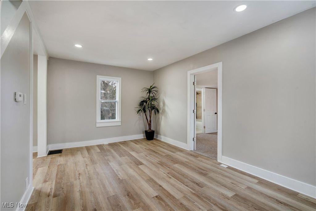 Photo of 133 N Pearl Street, Columbiana, OH 44408 (MLS # 5177211)