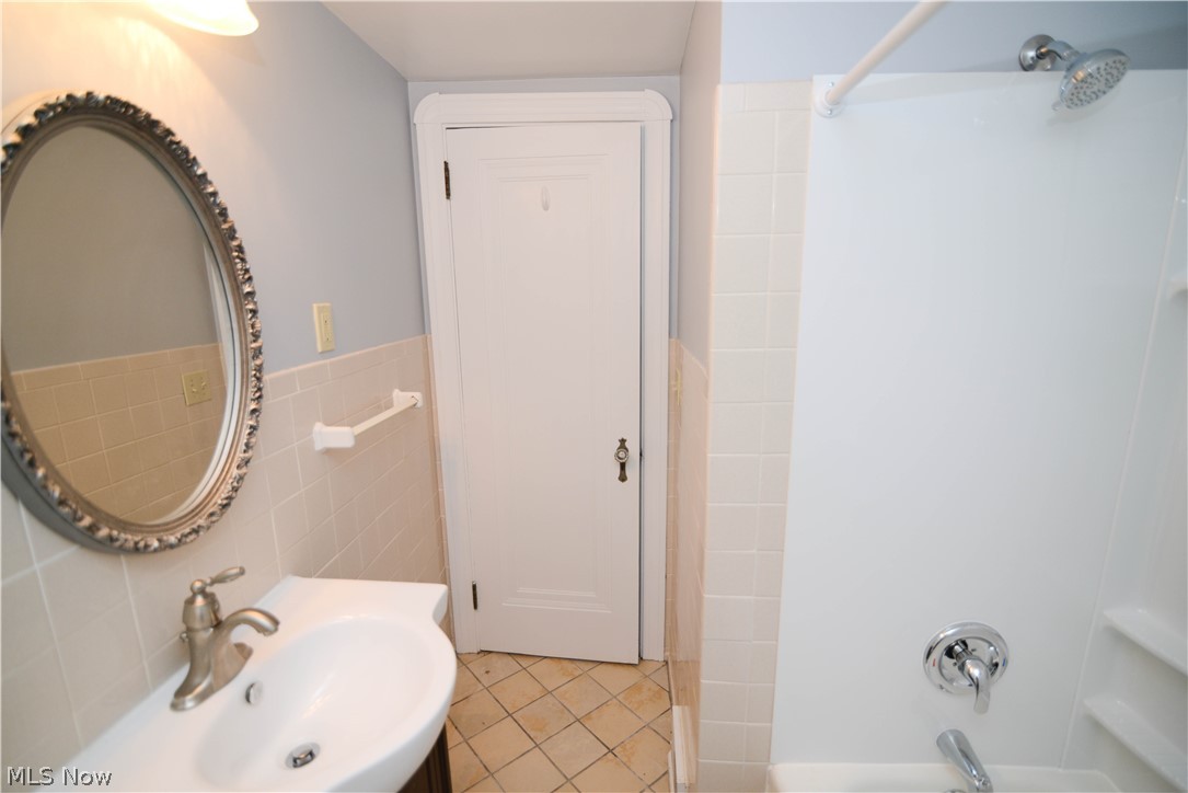 Division F Lyon Park - Residential