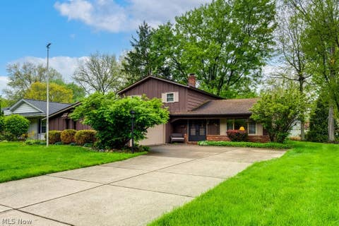 Homes For Sale - 6100 Paisley Drive<br/> North Olmsted, OH 44070