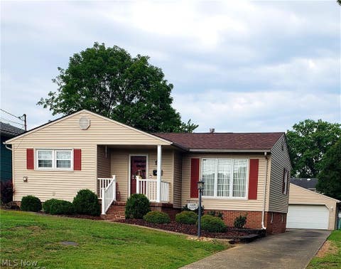 Homes For Sale - 2309 Harrison Avenue<br/> Parkersburg, WV 26104