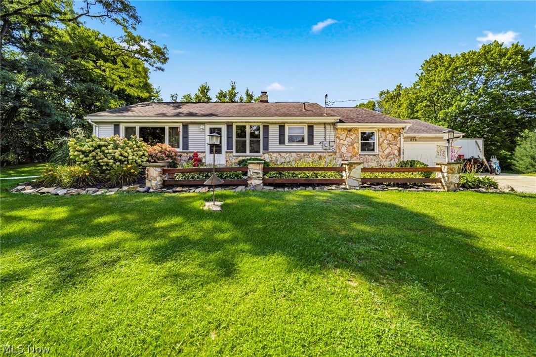 219 W Mennonite Road