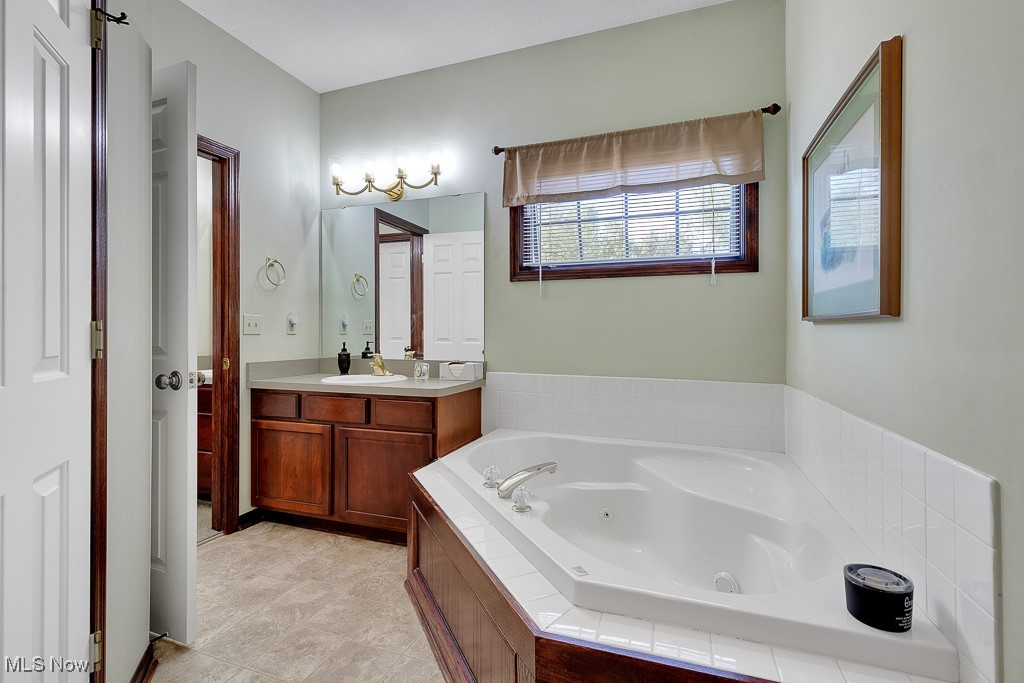 20474 Foxe Drive, Strongsville, Ohio image 23