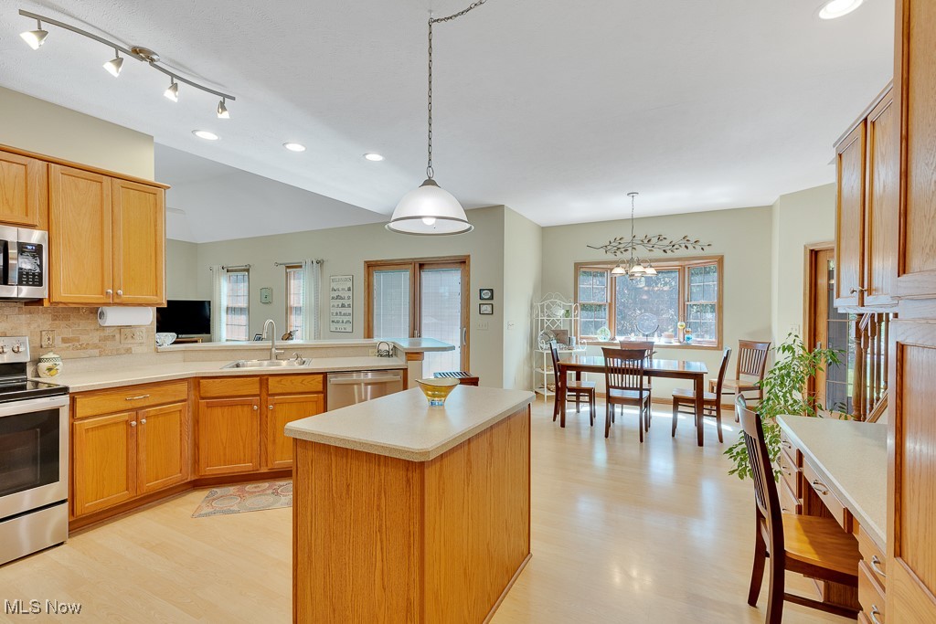 20474 Foxe Drive, Strongsville, Ohio image 13