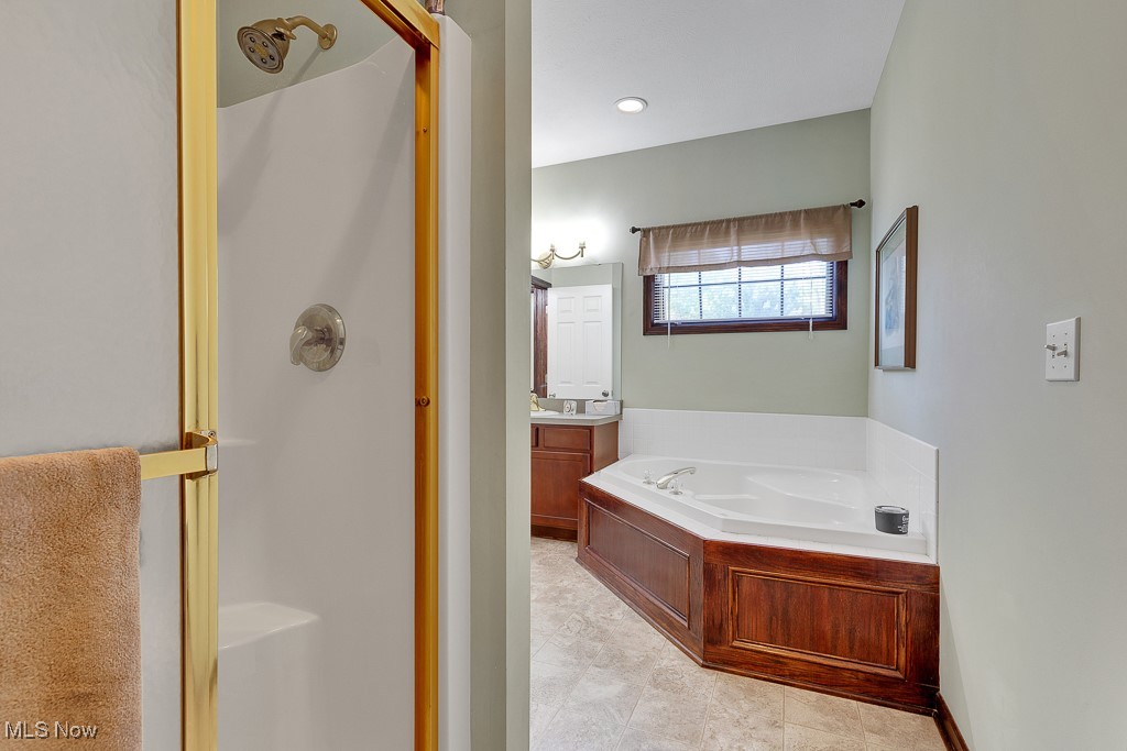 20474 Foxe Drive, Strongsville, Ohio image 24