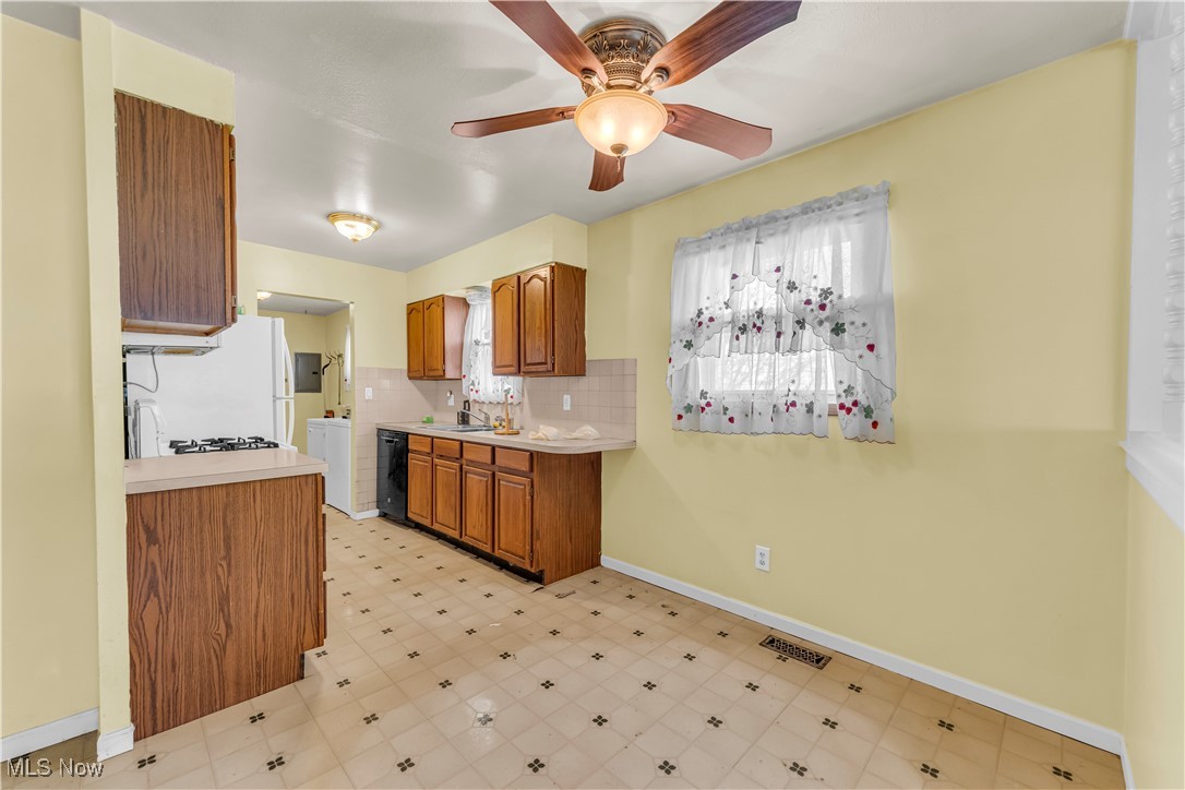 5052 Forest Road, Mentor, Ohio image 13