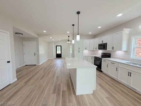 Tiny photo for 910 W Main Street, Sugarcreek, OH 44681 (MLS # 5201072)