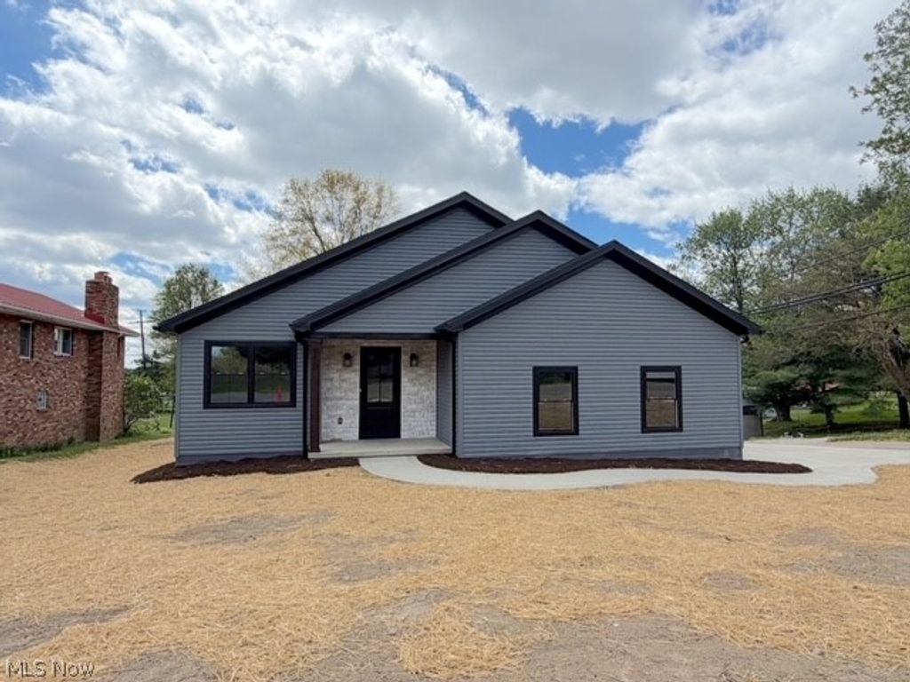 Photo of 910 W Main Street, Sugarcreek, OH 44681 (MLS # 5201072)