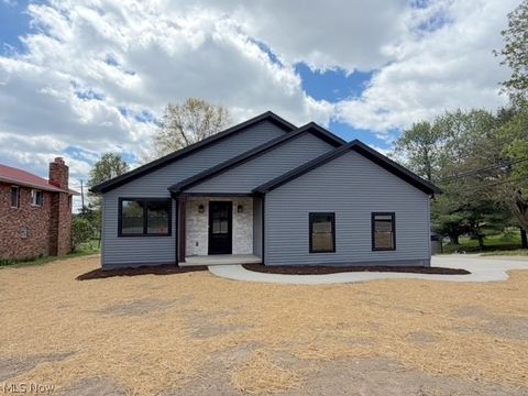 Photo of 910 W Main Street, Sugarcreek, OH 44681 (MLS # 5201072)