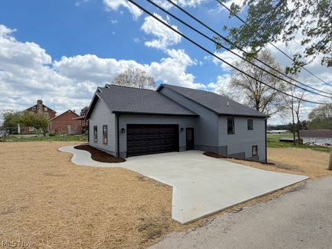 Tiny photo for 910 W Main Street, Sugarcreek, OH 44681 (MLS # 5201072)