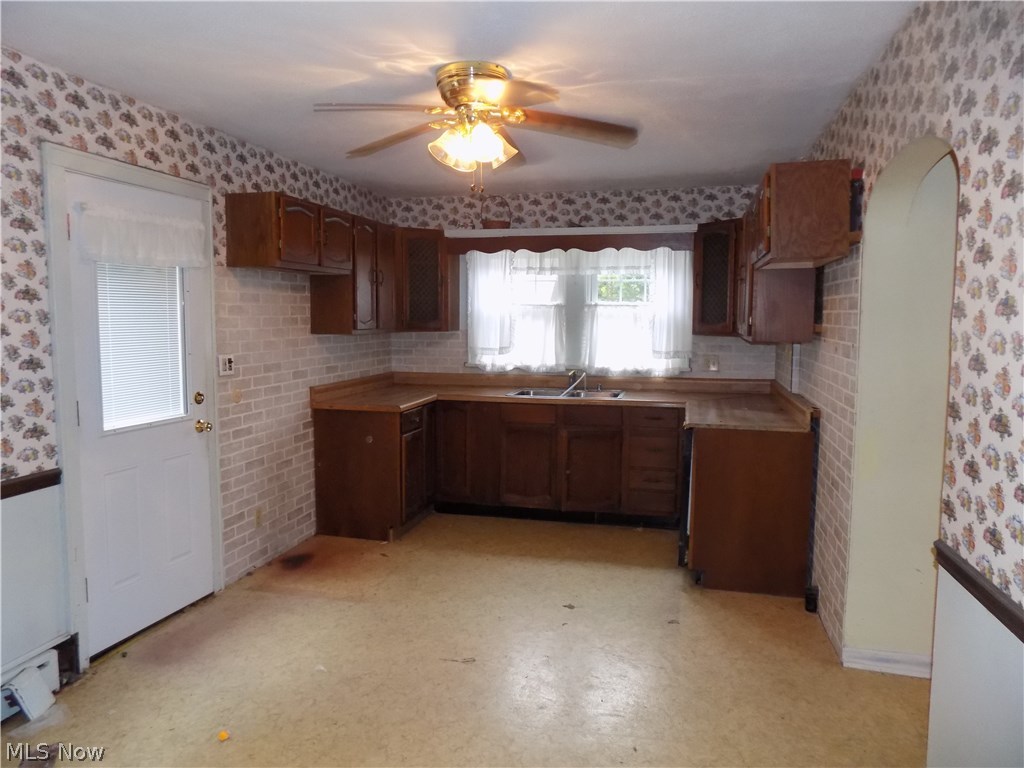 A W & H M Gustafson 01 - Residential