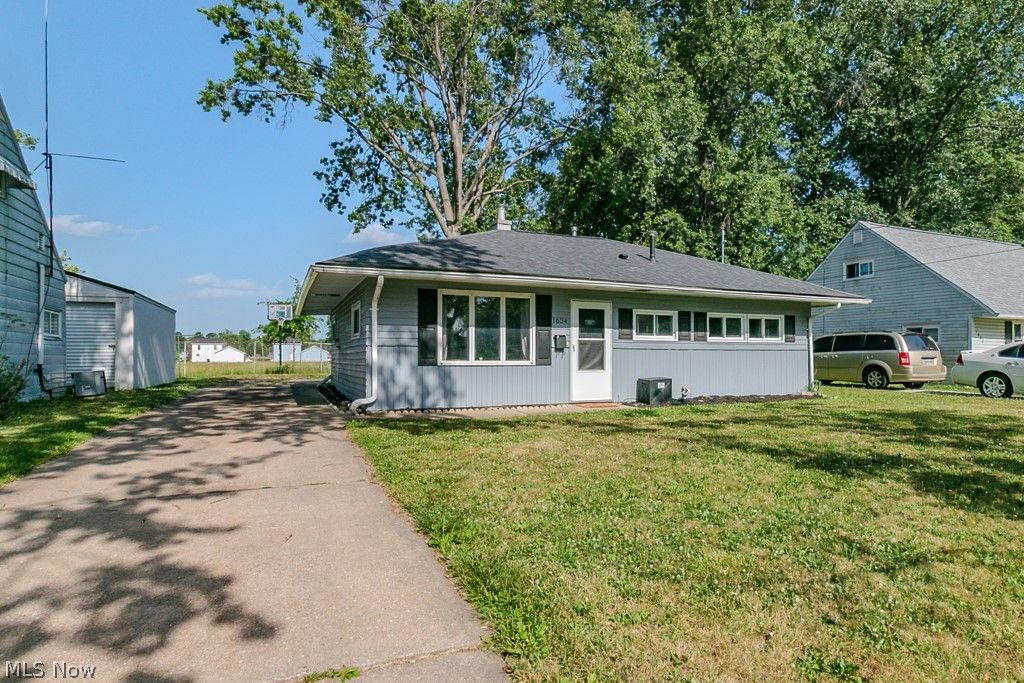 Photo of 1634 Denison Drive NW, Warren, OH 44485 (MLS # 5222958)