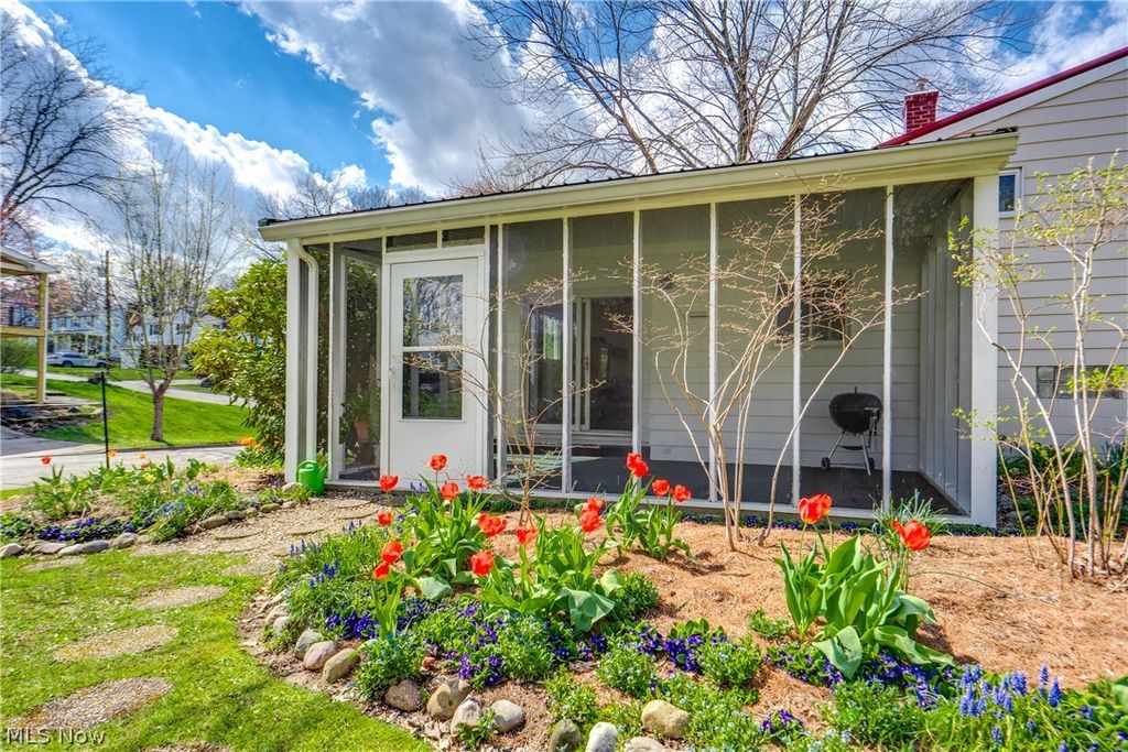 Photo of 833 Cliffside Drive, Akron, OH 44313 (MLS # 5201092)