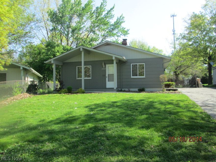 Great Opportunity with this Cleveland Ranch!! Over 1200 sq ft of living space. 3 Bedrooms. One floor living at it's best. Close to Shopping, Restaurants, Highways.
This is a Fannie Mae HomePath Property.