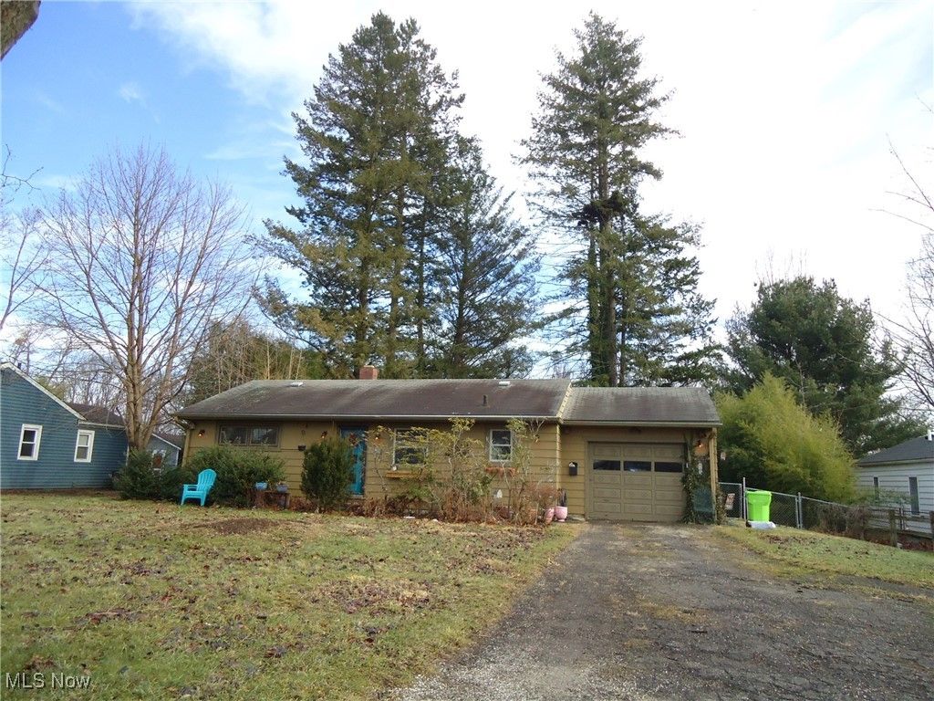 Photo of 264 Kent Drive, Tallmadge, OH 44278 (MLS # 5182675)