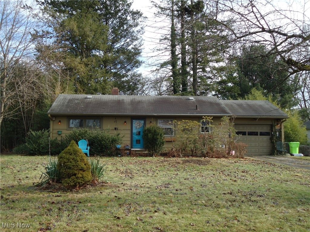 Photo of 264 Kent Drive, Tallmadge, OH 44278 (MLS # 5182675)