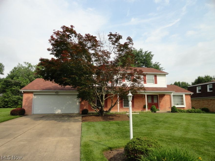 Wonderful quality built Weber Home in Bob-O-Link. Updated Kitchen, new half Bath, carpet, freshly painted walls with no wall paper, great home for entertaining with large Living Room and Dining Room, cozy Family Room with fireplace and a convenient first floor Laundry. Bedrooms are large and Master Bedroom has a private bath. Well maintained and priced to sell! So Hurry!