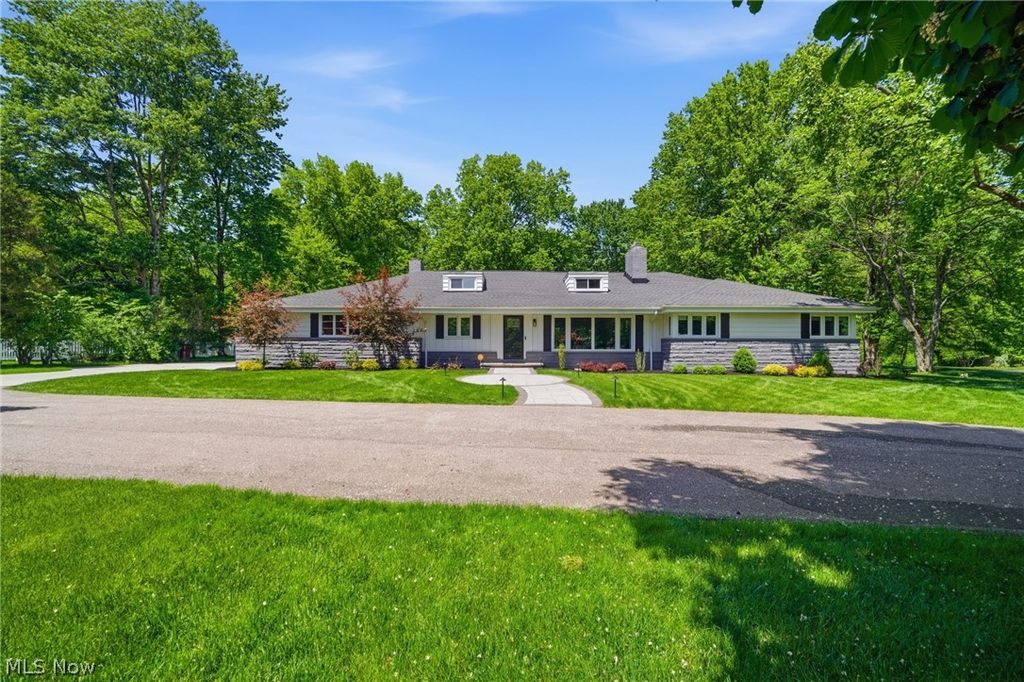 Photo of 6733 Gates Mills Boulevard, Gates Mills, OH 44040 (MLS # 5212791)