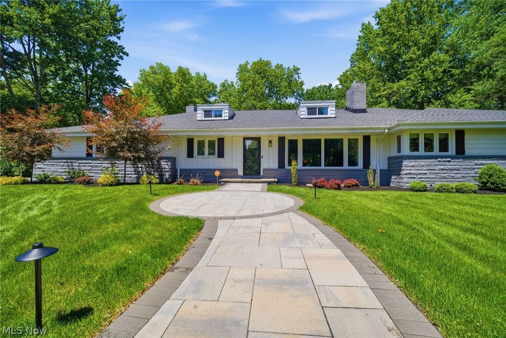 Photo of 6733 Gates Mills Boulevard, Gates Mills, OH 44040 (MLS # 5212791)