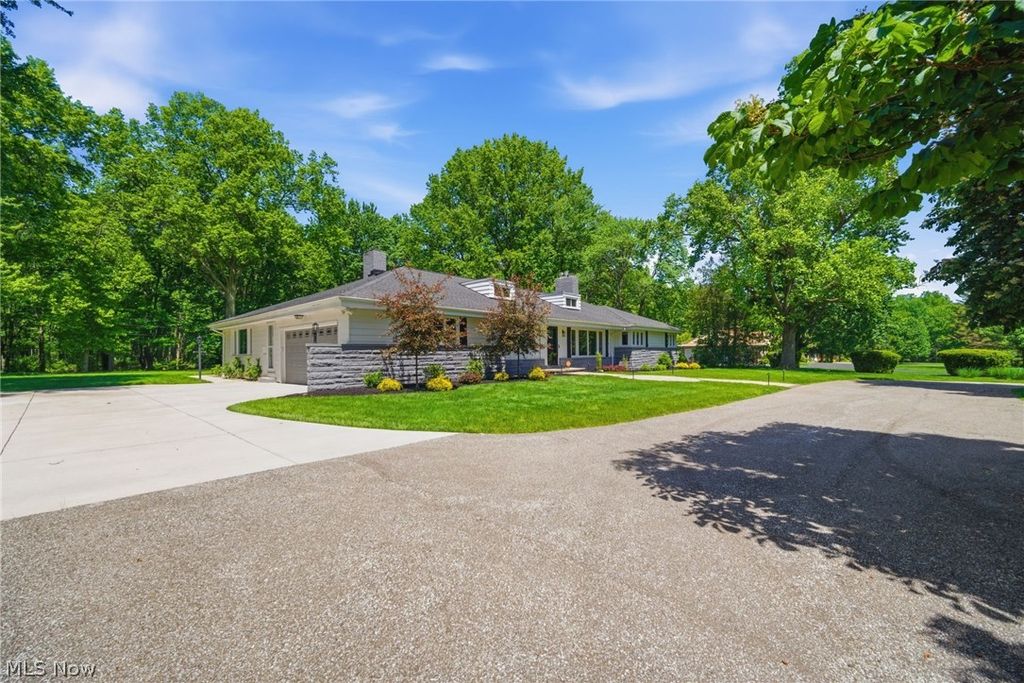 Photo of 6733 Gates Mills Boulevard, Gates Mills, OH 44040 (MLS # 5212791)