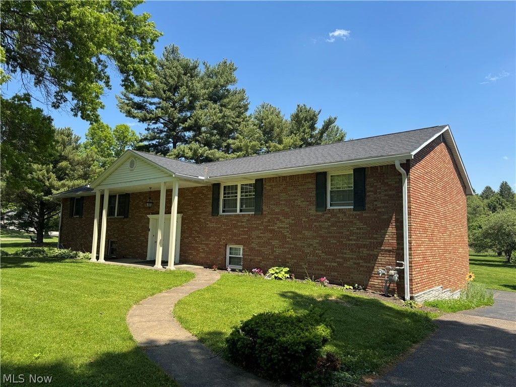 Photo of 1236 Bowen Circle NW, Canton, OH 44708 (MLS # 5211584)