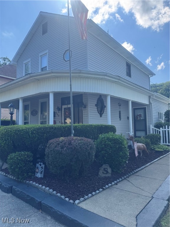 609 Broadway