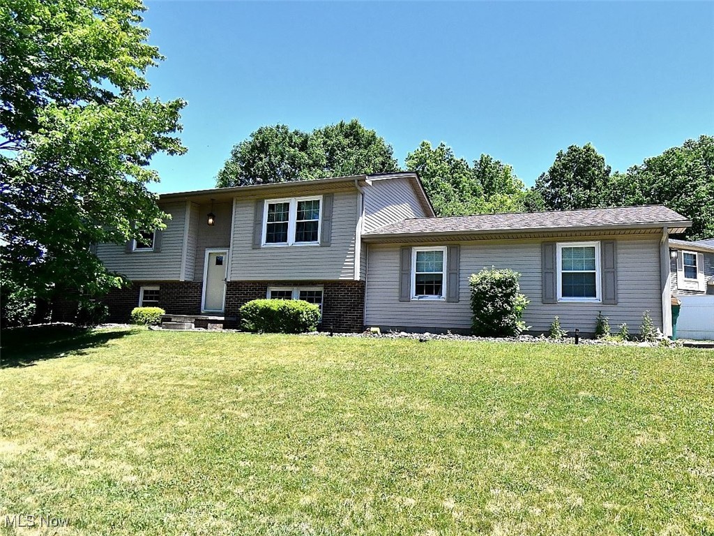 125 Livingston Circle, Warren, Ohio image 1