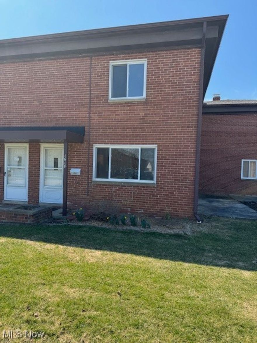 Ownership or Investment opportunities available.  2 Bdrm 1 1/2 Bath Townhouse in this Ridgewick Condo.  Appliances.  Low Maintenace fee.  Great Location.