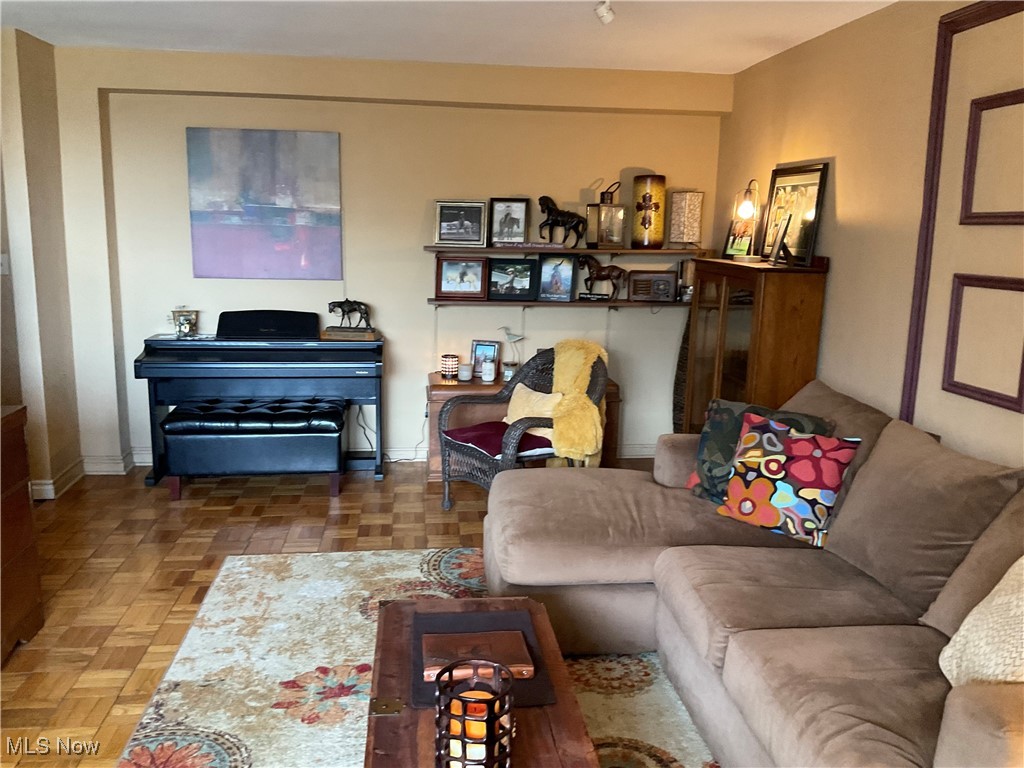 11820 Edgewater Drive #915, Lakewood, Ohio image 10