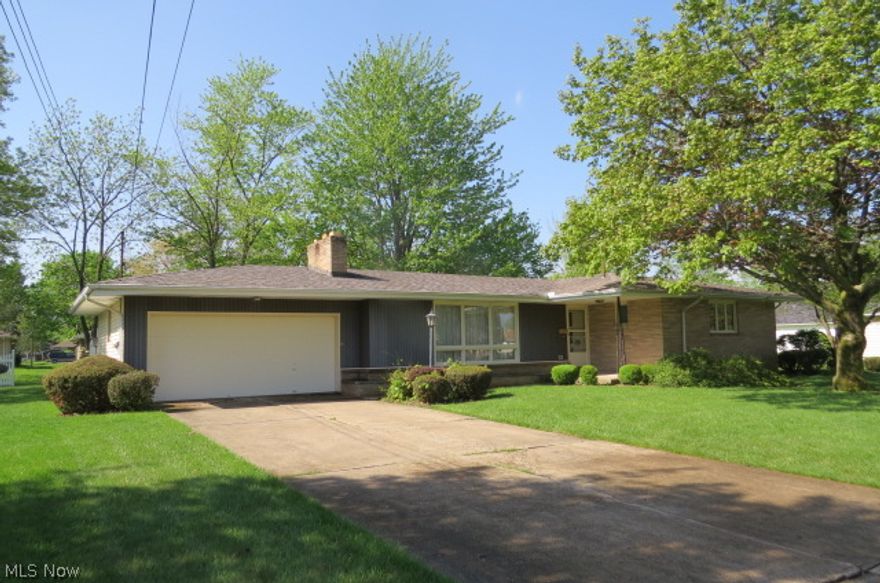 Sprawling 3 bedroom ranch in one of Amherst's nicest areas. Wood burning fireplace in living room and lower level recreation room. Large closets thru out. enclosed 20x11 back porch. Master bedroom has its own full bathroom. additional rec room in basement with wet bar. Newer roof furnace and A/C.