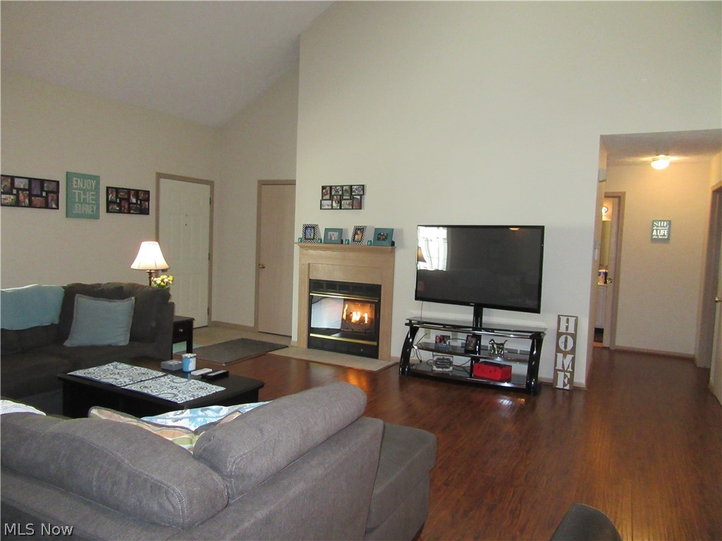 Cambridge/Crk Condos Ph I - Residential