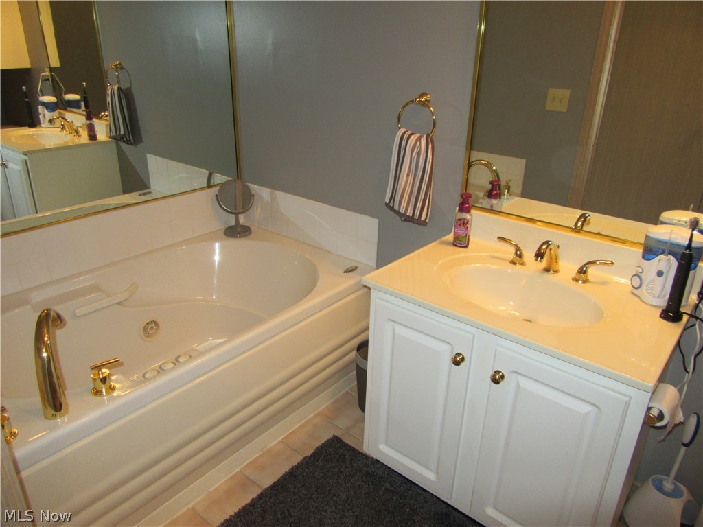 Cambridge/Crk Condos Ph I - Residential