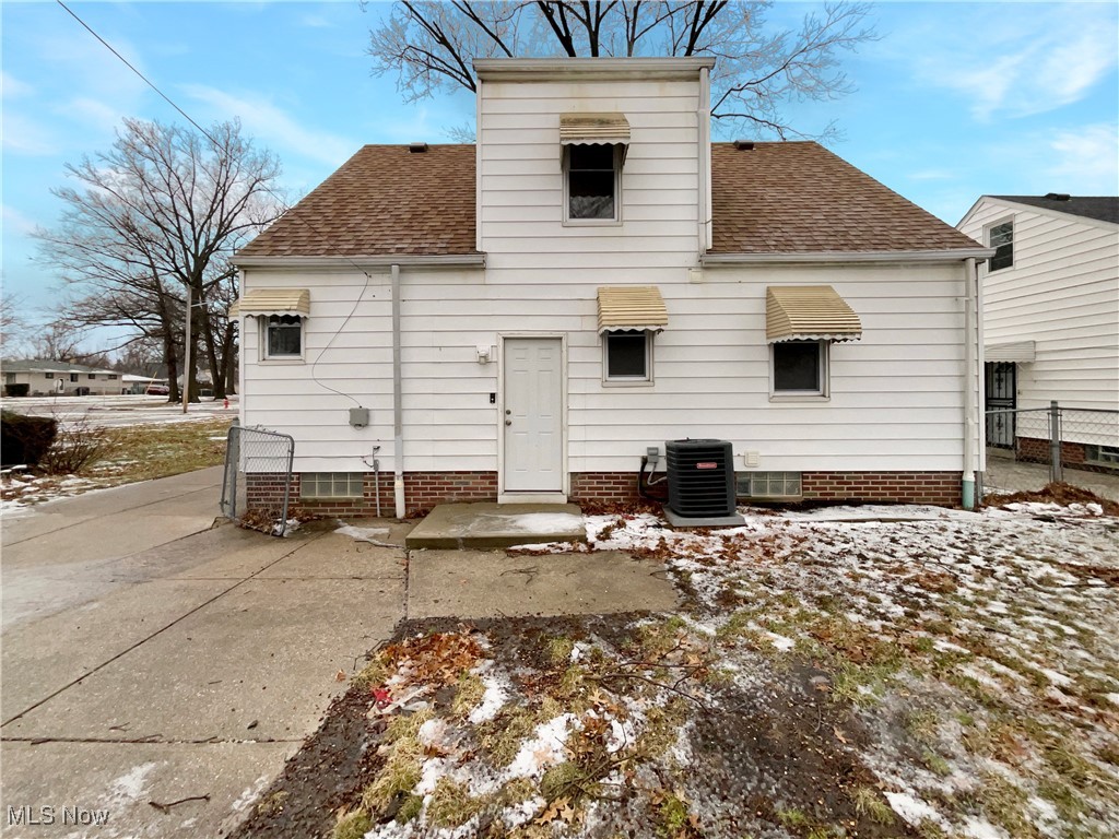 695 E 240th Street, Euclid, Ohio image 10