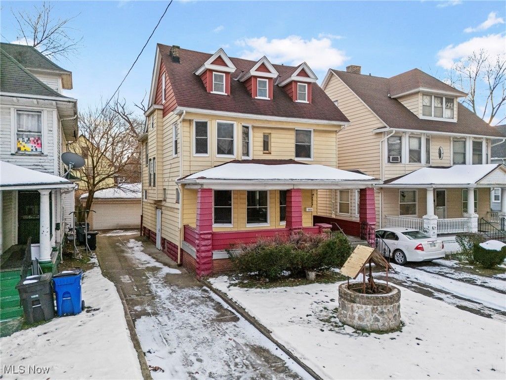 Photo of 10624 Grantwood Avenue, Cleveland, OH 44108 (MLS # 5177432)