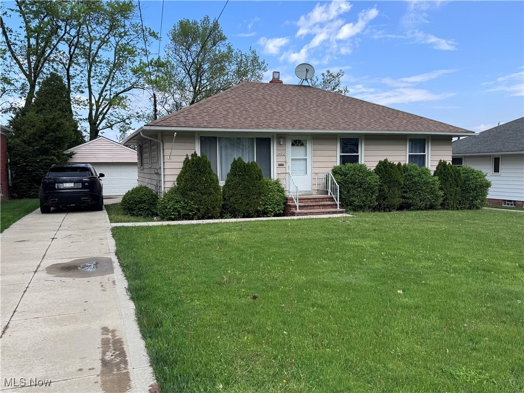 1422 Lorimer Road, Parma, Ohio image 2