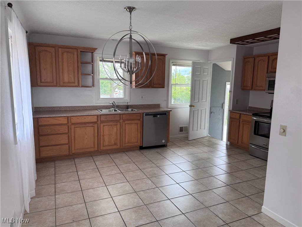 1422 Lorimer Road, Parma, Ohio image 5