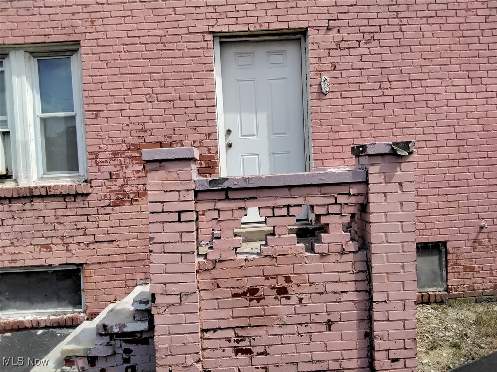 Lee Homes - Commercial Sale